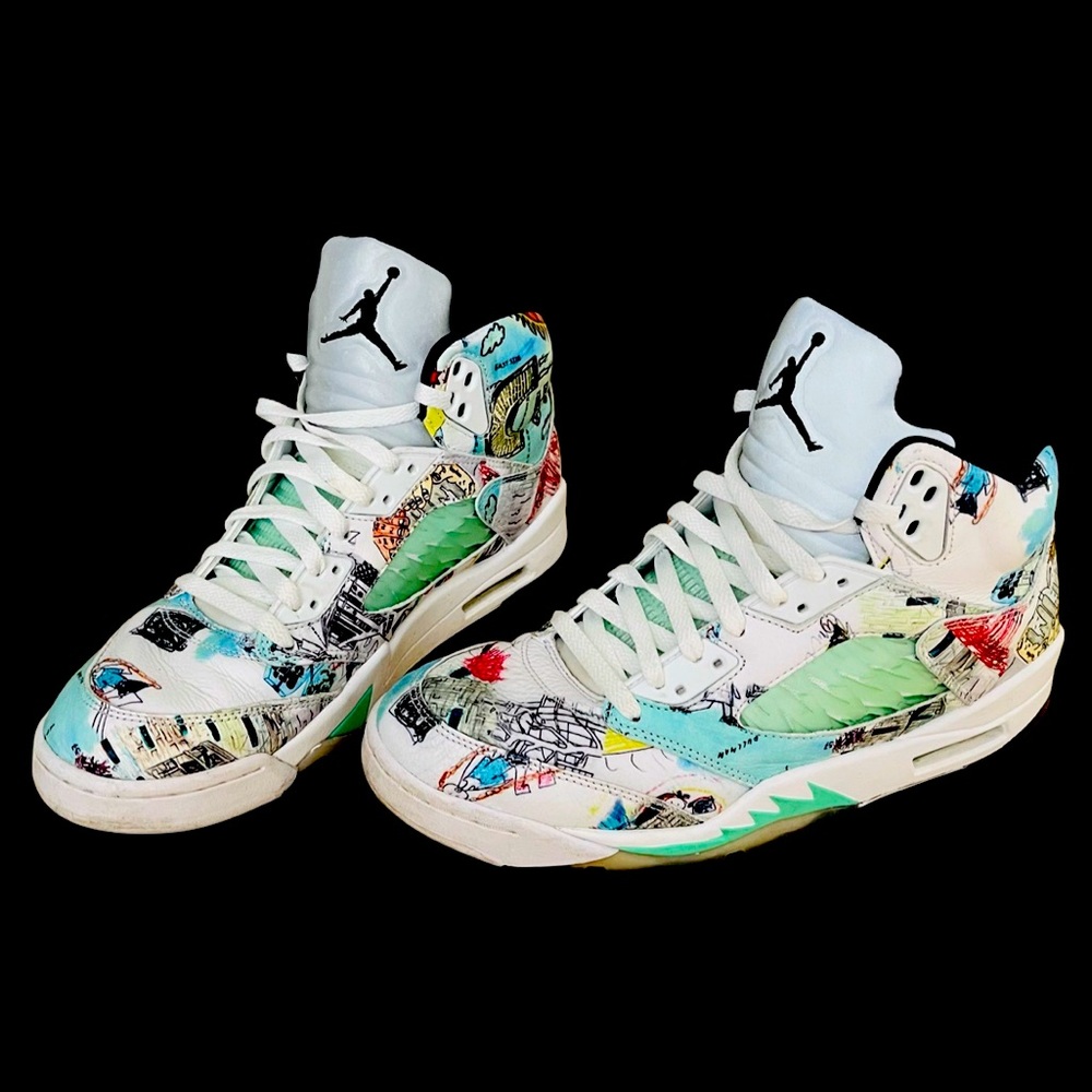 Woman’s air Jordan size 11’s. Use in very good condition.